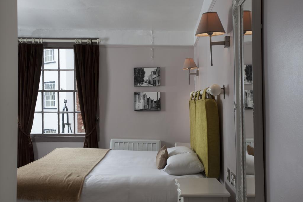 The Globe Hotel Exeter Room photo